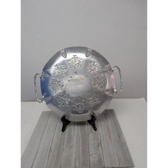 Vintage Hammered Aluminum Serving Tray Round Scalloped Border Twist Handles - Picture 5 of 6